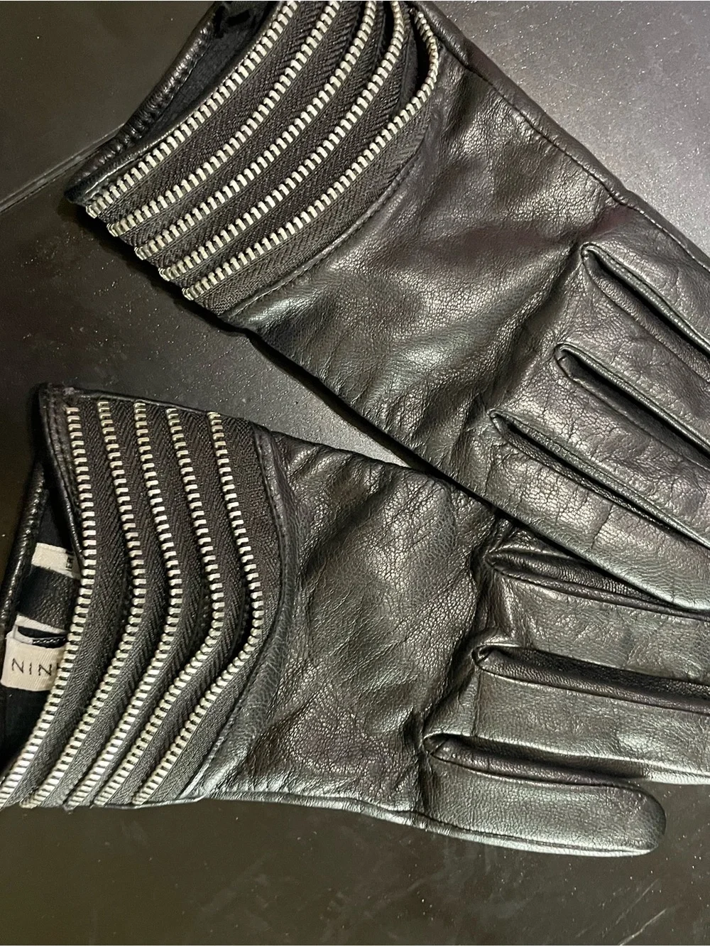 Nine West black leather ladies gloves w zipper detail biker driving